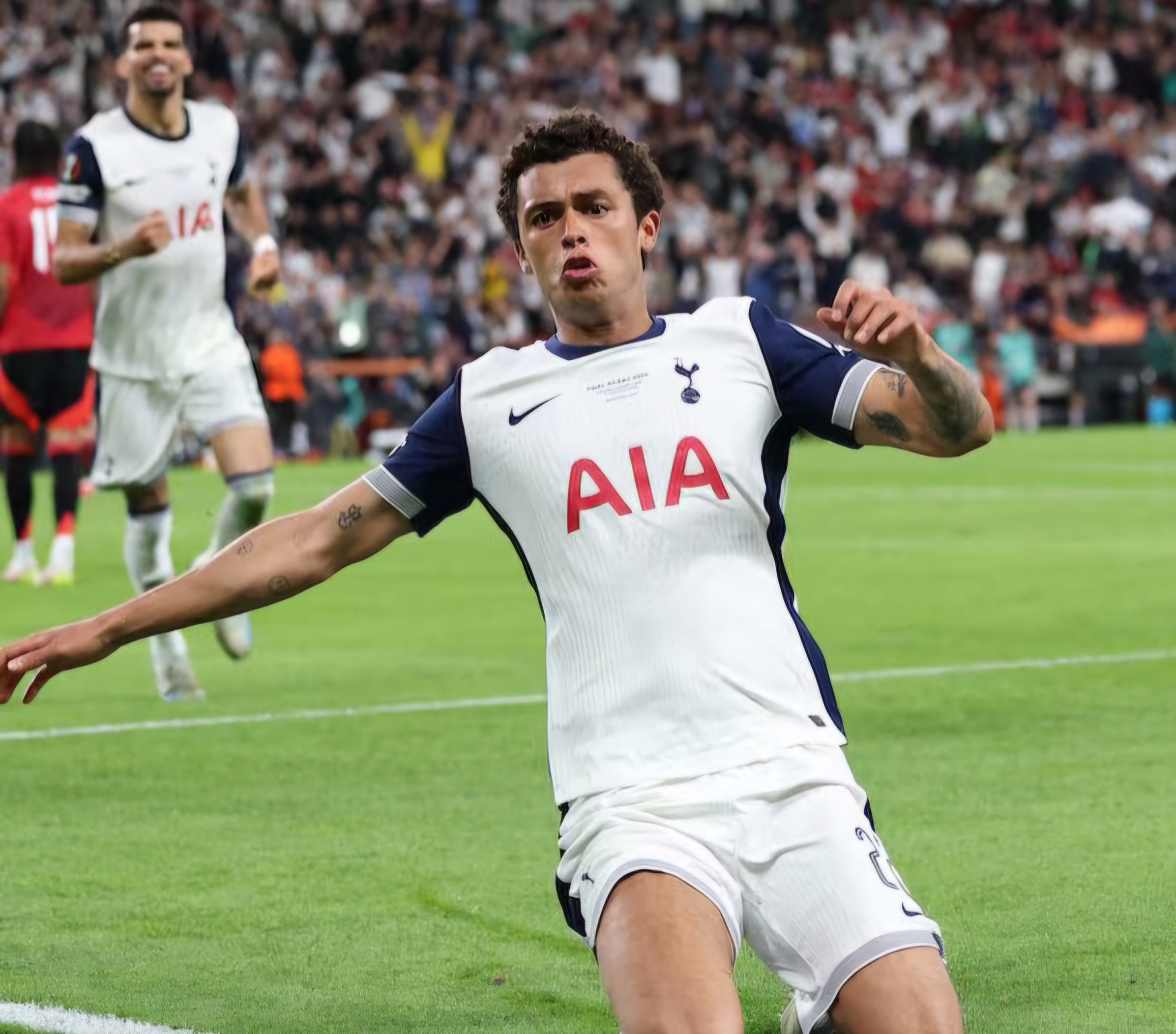 Brennan Johnson comemorando o gol que deu o título ao Tottenham. Foto: Divulgação/X/@SpursOfficial