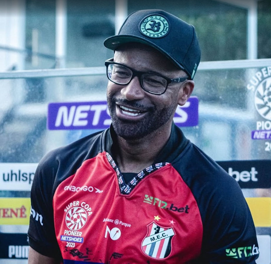 Dinho Soares, técnico de futebol amador em São Paulo, Foto: Renan Gomes