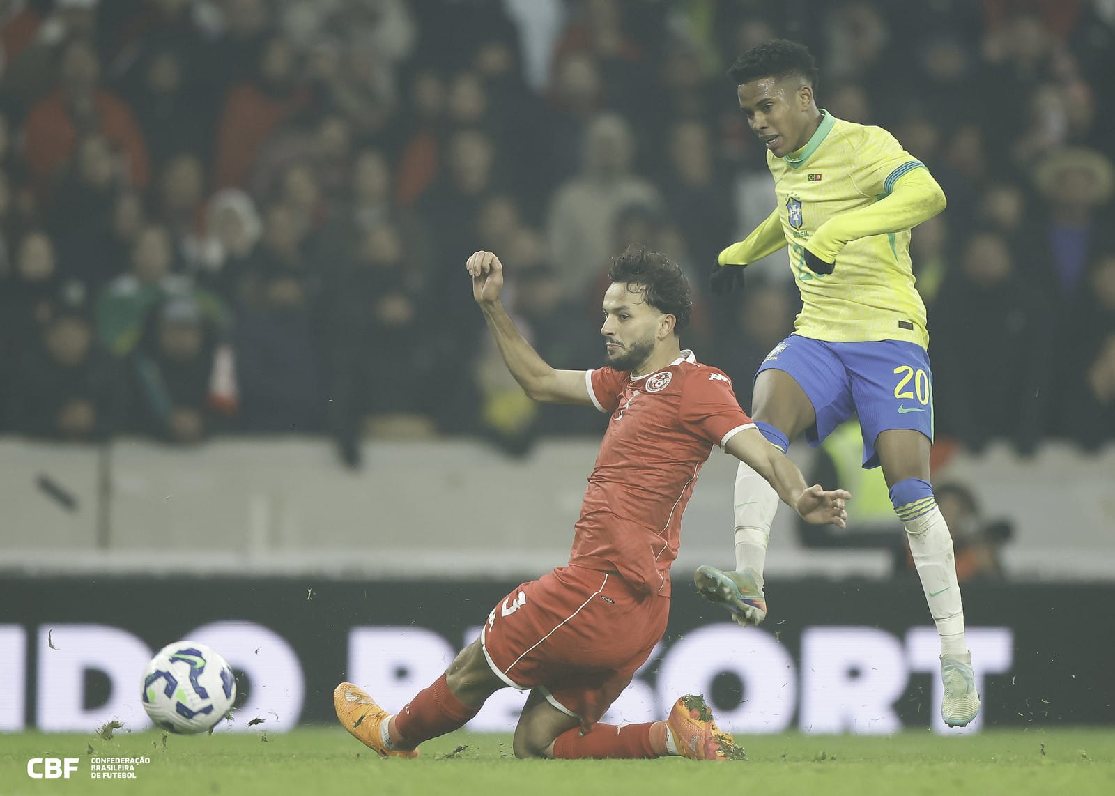 Estevão durante a partida contra a Tunísia