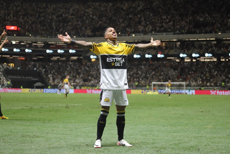 Matheusinho comemorando gol de empate na partida, (Foto: Celso da Luz | Criciúma E.C.)