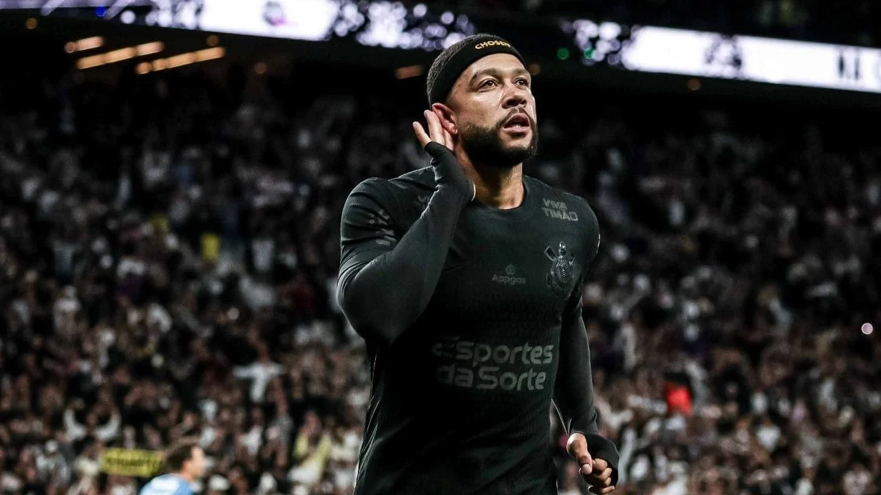 Memphis comemora gol contra o Vasco em noite inspirada do Corinthians. (Foto: Fabio Giannelli/AGIF)
