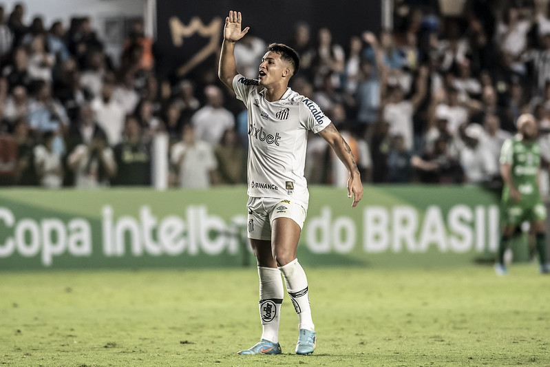 Marcos Leonardo comemora vitória do Santos FC