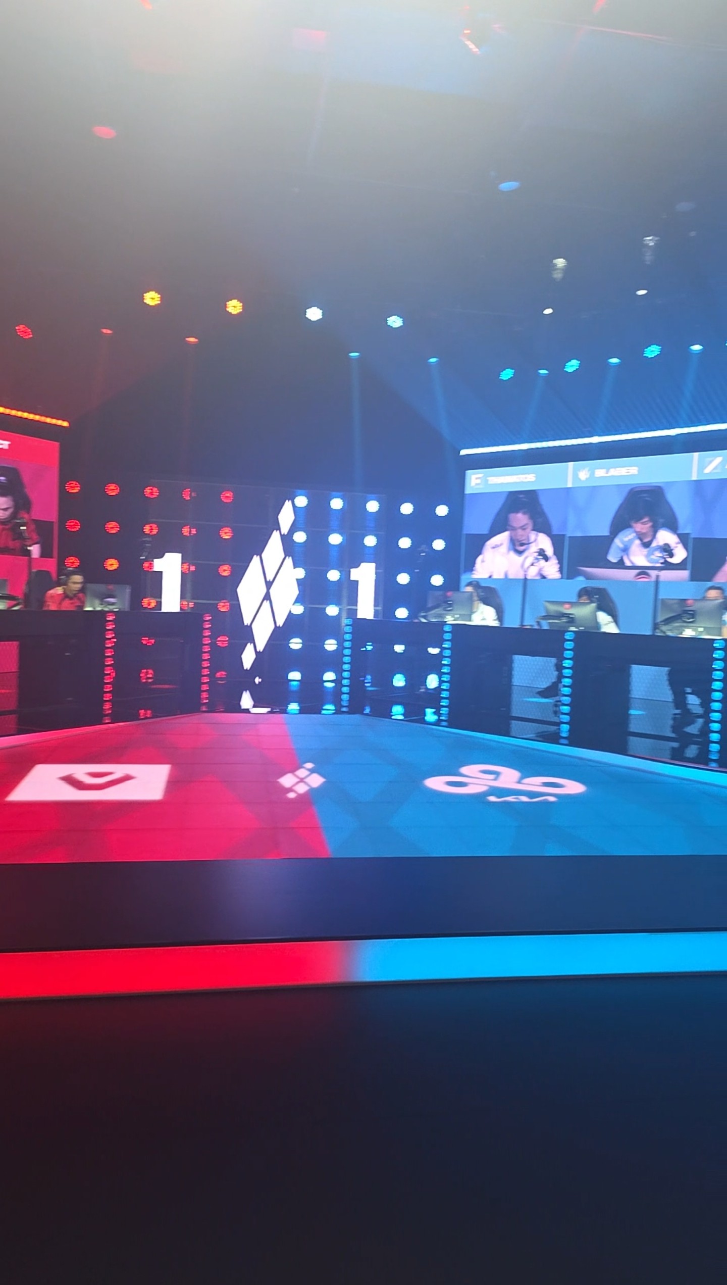 Palco da partida entre Cloud9 e Sentinels - Foto: Thomas Fernandez