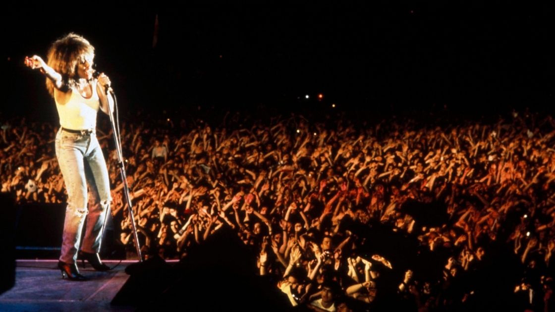 Tina Turner em show no Maracanã, Rio de Janeiro, em 1988. O evento quebrou recordes e entrou para o Guiness Book. Imagem: Reprodução/YouTube.