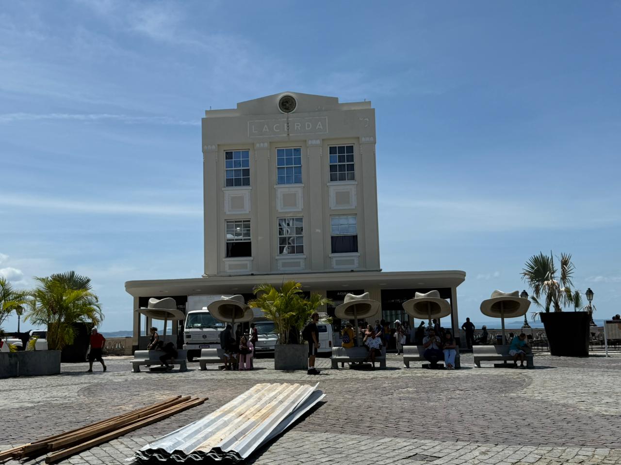 Vista clássica do Elevador Lacerda ligando cidade alta e baixa. Foto: Lais Romagnoli