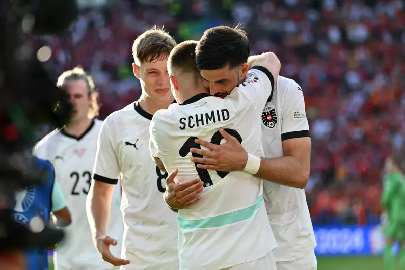 Austríacos comemorando o gol da vitória contra a Holanda pela Eurocopa (Foto: Christophe SIMON / AFP)