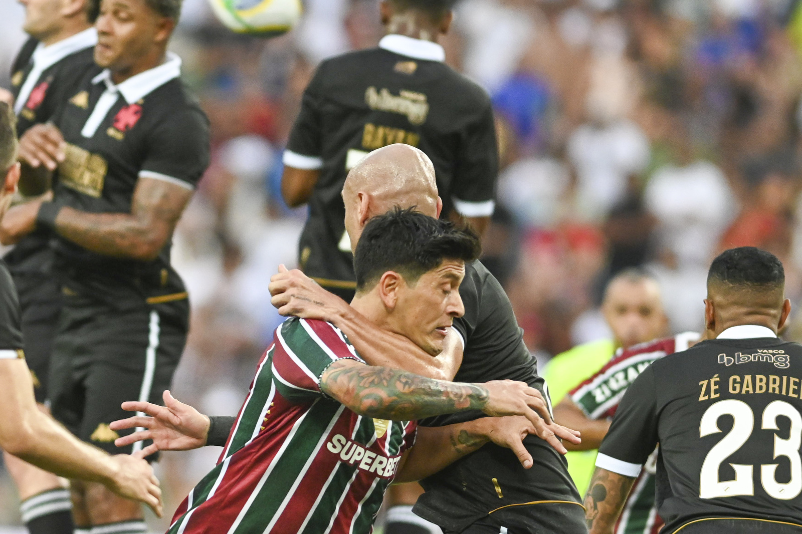 Clássico disputado entre Vasco e Fluminense Foto:Celso Pupo/DC Press