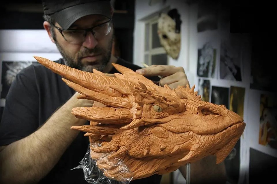    Rick Fernandes produzindo sua peça - foto: https://www.rfstudiofx.com/