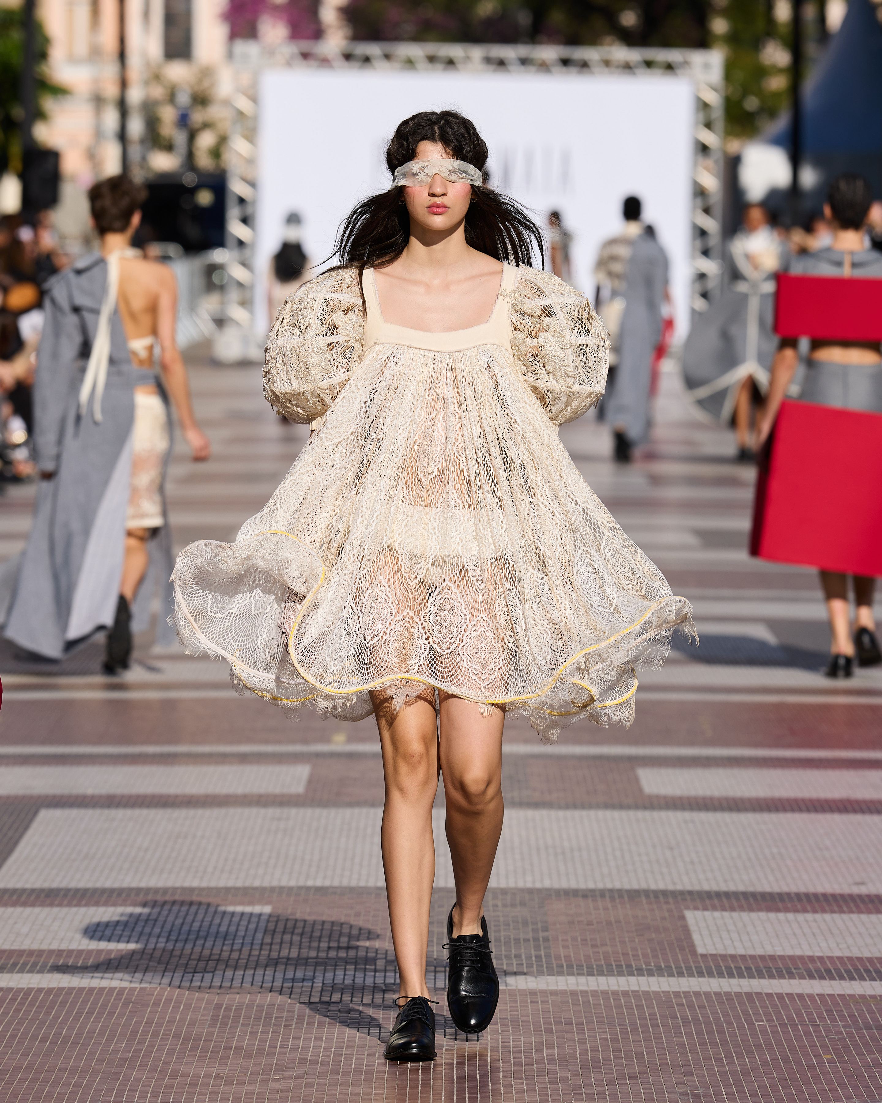 Look 32, óculos de operário  - Look Desfile.Foto: Divulgação/Penha Maia