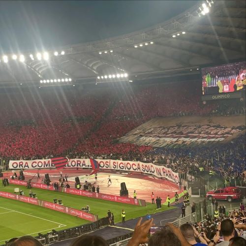 Torcida do Bologna no final da Coppa Itália