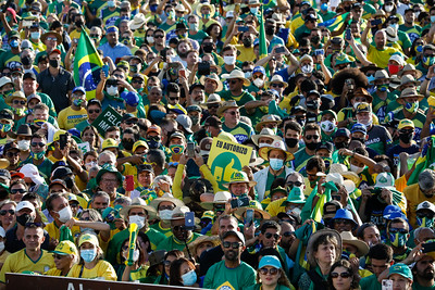 Manifestantes participam de ato político em Brasília em maio de 2021. Mobilizações semelhantes foram convocadas para este domingo (1º) em diversas cidades do país.