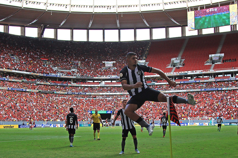 Erison comemora gol do Botafogo contra o Flamengo - Foto: Vitor Silva/Botafogo.