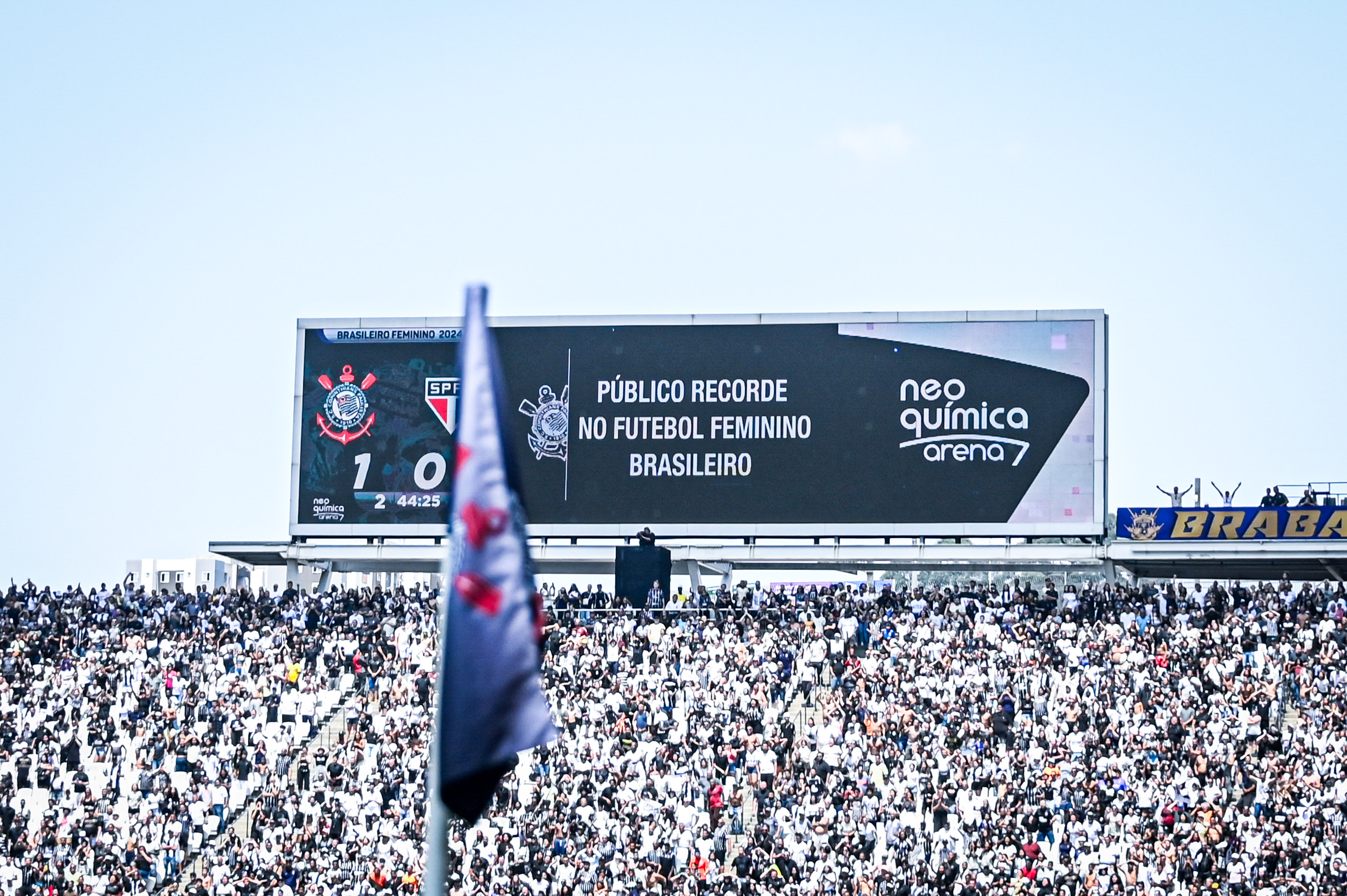 Telão da Neoquimíca arena divulga o recorde de público que a torcida corinthiana bateu, 44.529 mil espectadores