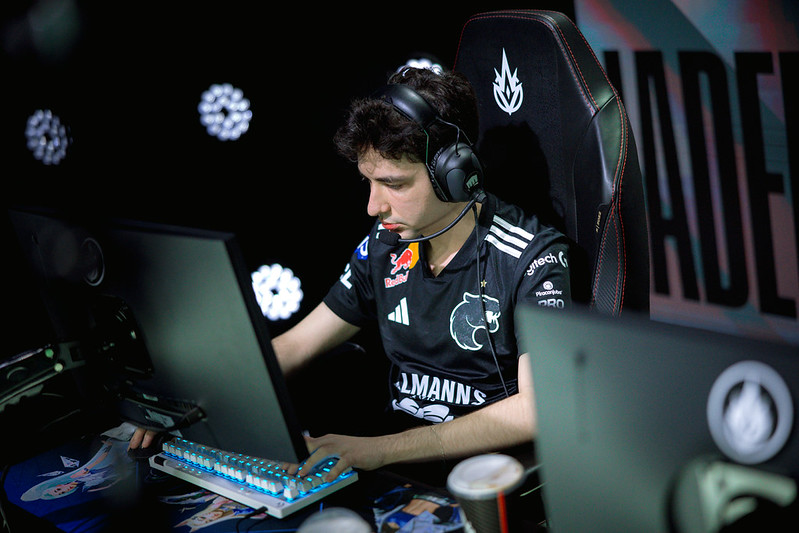 A partida contra a LOUD marcou a primeira derrota da botlane da FURIA com os campeões Ashe e Seraphine - Foto: CBLOL/flickr