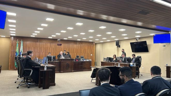 Sessão no Tribunal Regional Eleitoral do Paraná