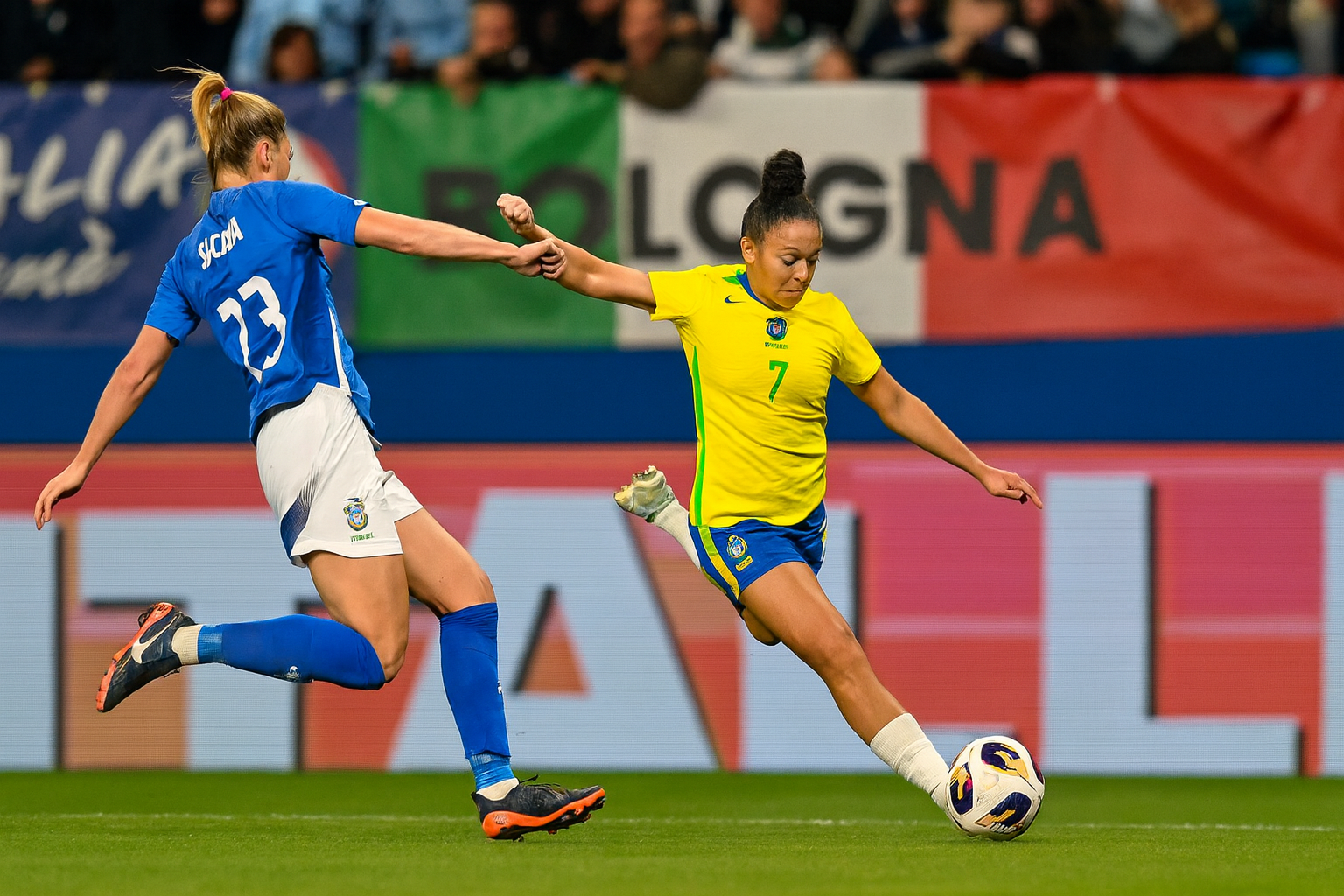 Seleção brasileira enfrenta a Itália em amistoso