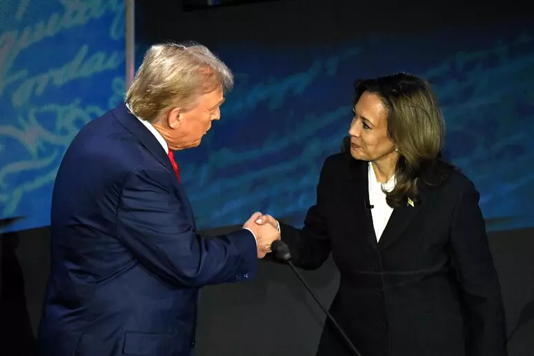 Harris cumprimenta Trump