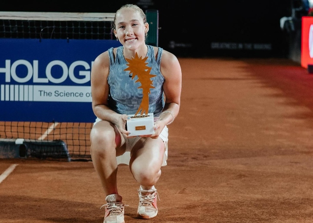 Mirra Andreeva é campeã do Iasi Open 2024. Foto por: Iasi Open Facebook