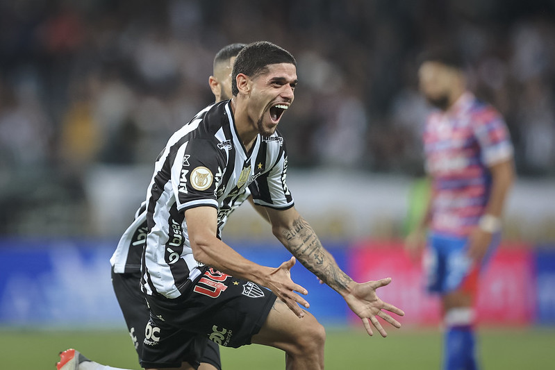 Rubens comemora o gol que iniciou a virada do Galo