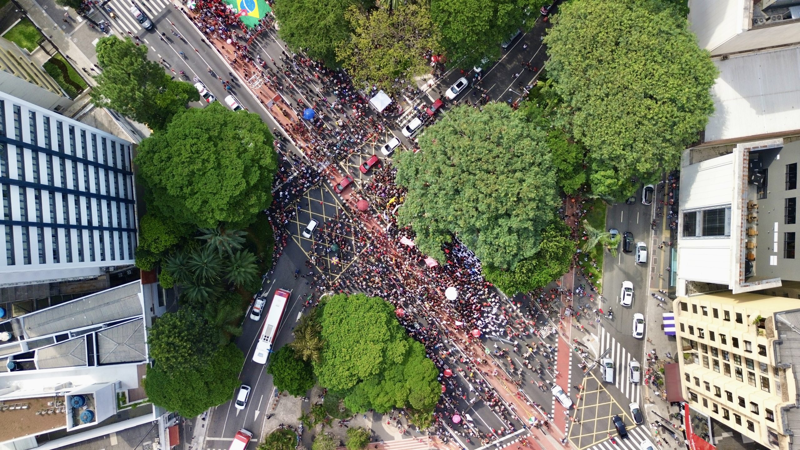 Imagem aérea do ato contra anistia na Avenida Paulista. Foto: Toni Pires/Poder360