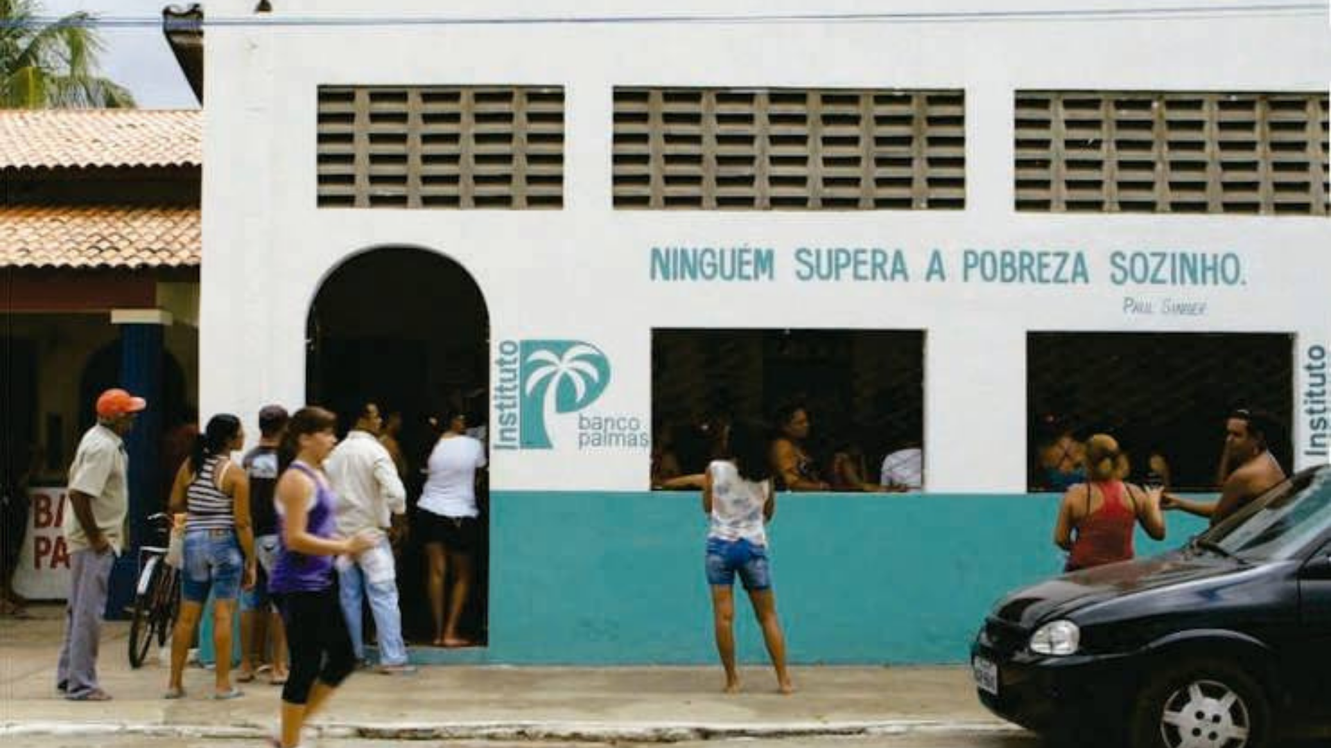 Foto da fachada do Banco Palmas, primeiro banco comunitário do Brasil. Reprodução: https://blog.acerto.com.br/informacoes-bancarias/banco-palmas/