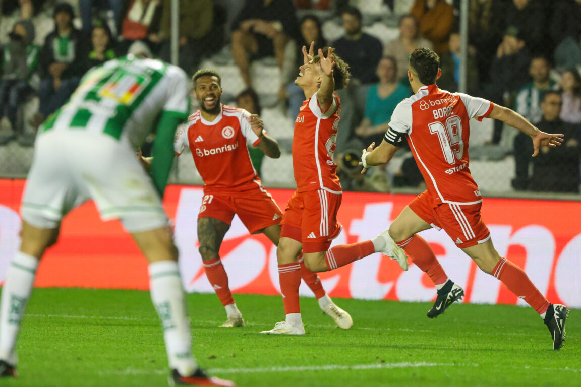 Bernabei, autor do terceiro gol Colorado, foi eleito o craque da partida - Foto: Ricardo Duarte/Internacional