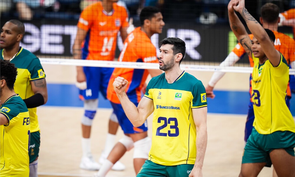 Leal, Flávio e Darlan comemorando. Foto: Divulgação/Volleyball World