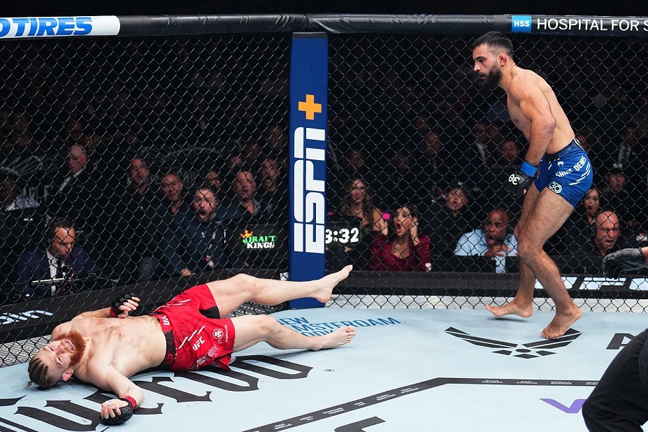 Benoit Saint-Denis após ter nocauteado Matt Frevola com um chute de perna esquerda na cabeça. (Foto: Chris Unger | Crédito: Zuffa LLC via Getty Images | Reprodução: @UFC)