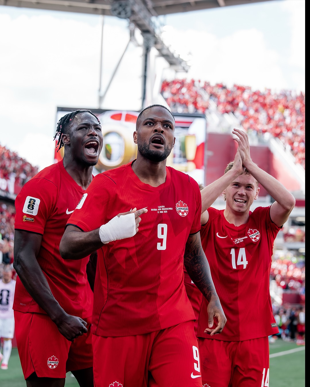 Larin marcou o gol de empate e garantiu o primeiro ponto do Canadá em Copas do Mundo