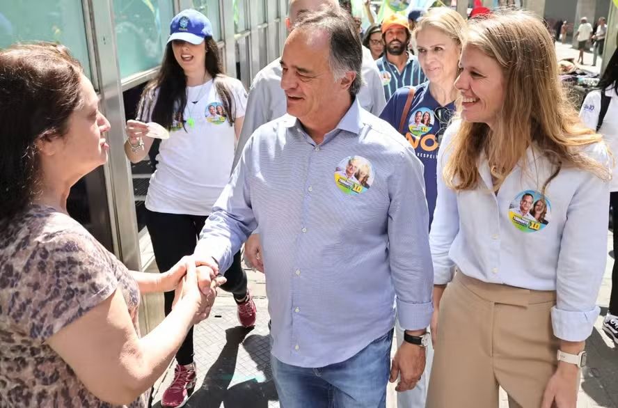 Mauro Tramonte nas ruas de Belo Horizonte promovendo sua campanha.