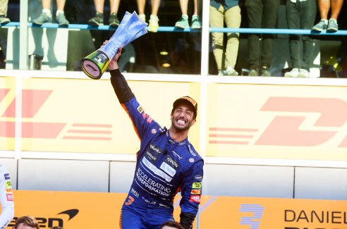 Daniel Ricciardo na sua última vitória na F1, em Monza, com a McLaren. – Foto: Peter Fox/Getty Images