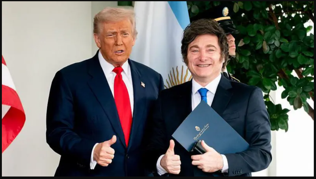 Trump recebeu Milei na Casa Branca em outubro de 2025, reforçando a aliança entre os dois.