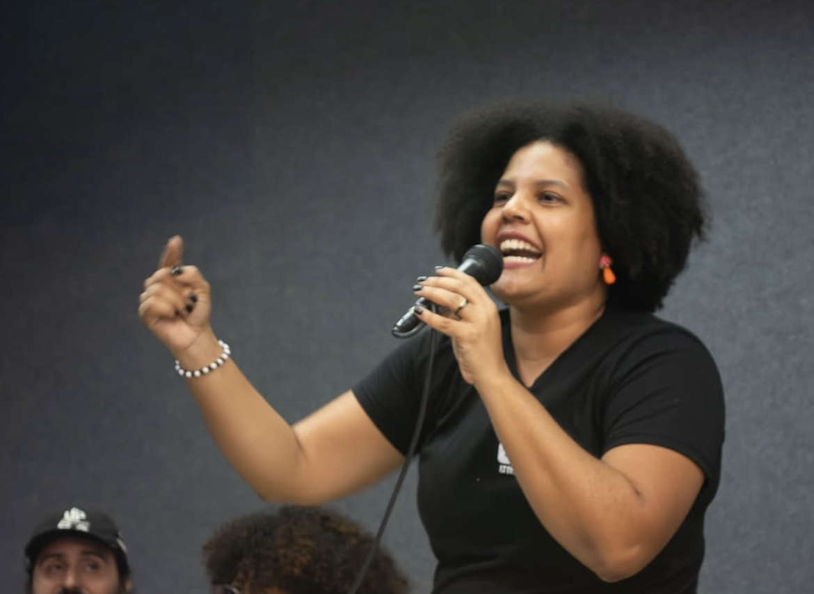 Plenária aberta com a pré-candidata Samara Martins.  Imagem: Instagram/Reprodução @unidadepopular