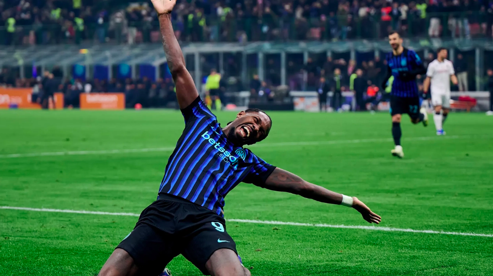 Thuram comemorando gol
