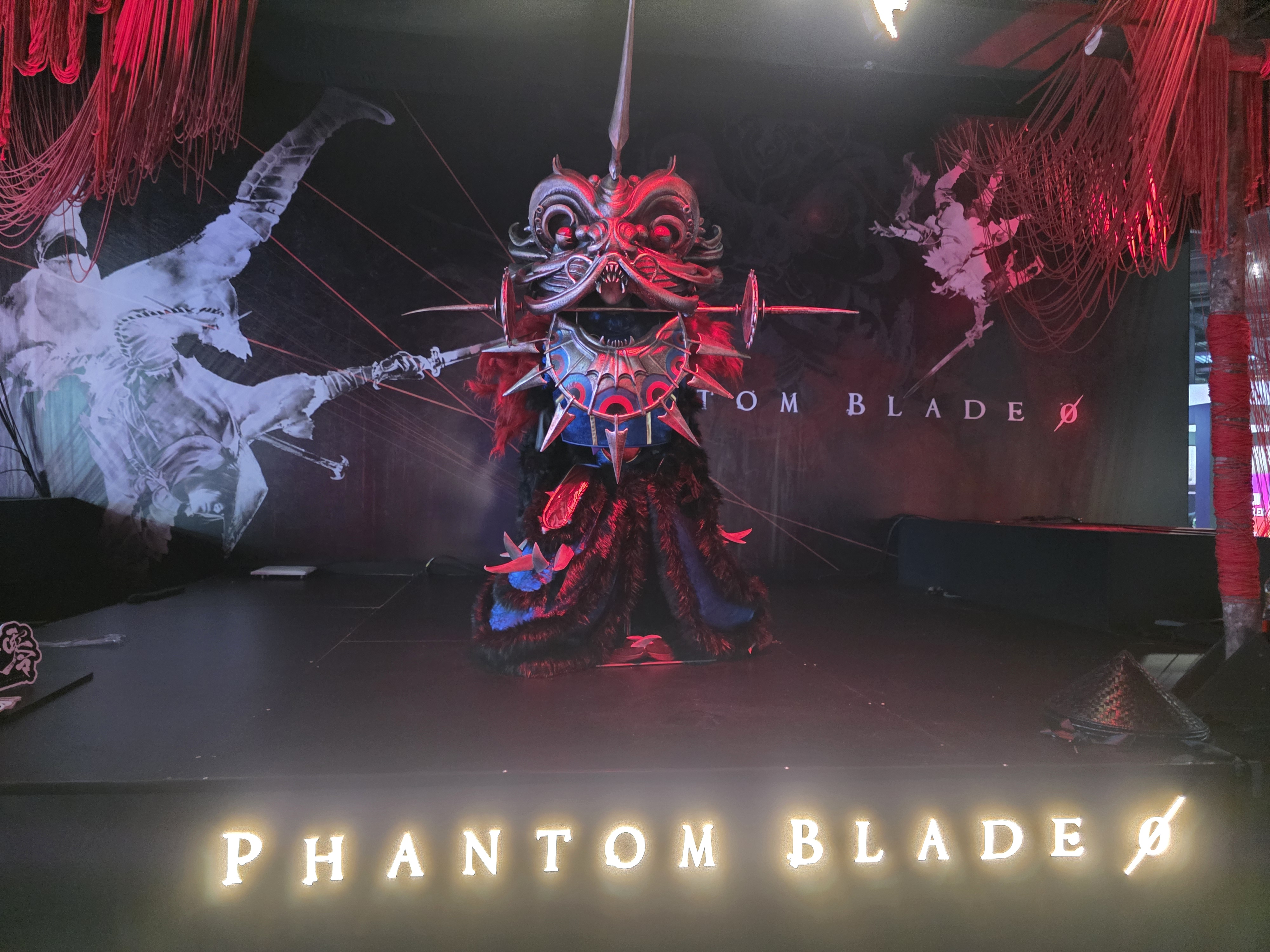  Réplica do dragão leão no estande de Phantom Blade Zero 