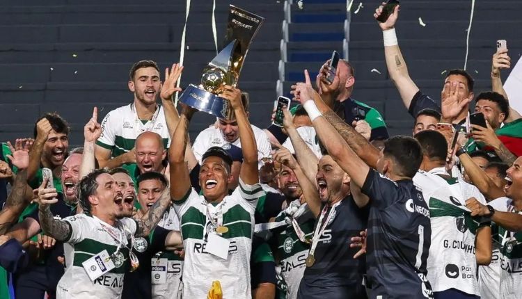 Coritiba conquistou a Série B pela terceira vez. (Foto: Bruno Kelly/AGIF)