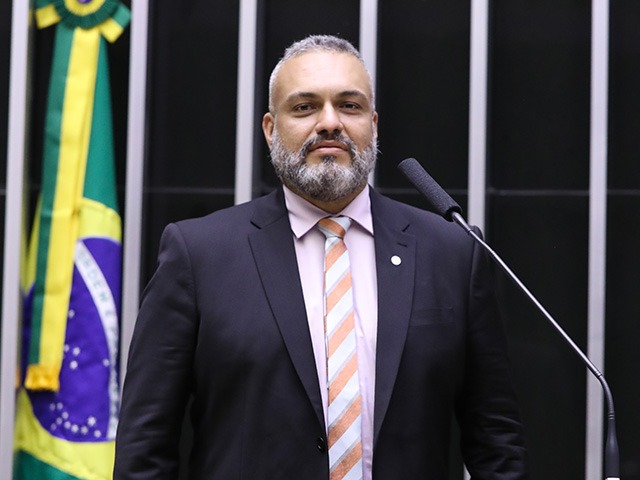 Legenda: Deputado federal Marcos Tavares durante discurso no Congresso Nacional /Divulgação: PDT