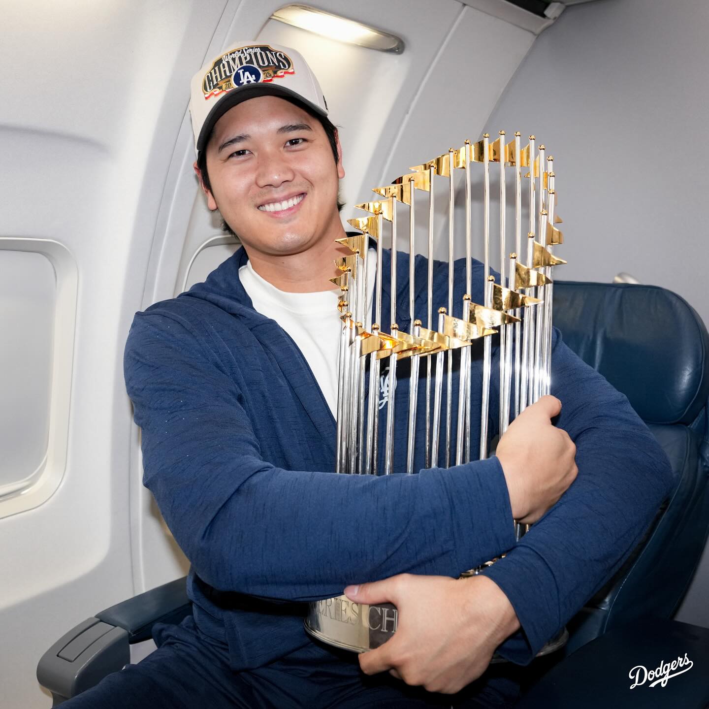 Ohtani com troféu