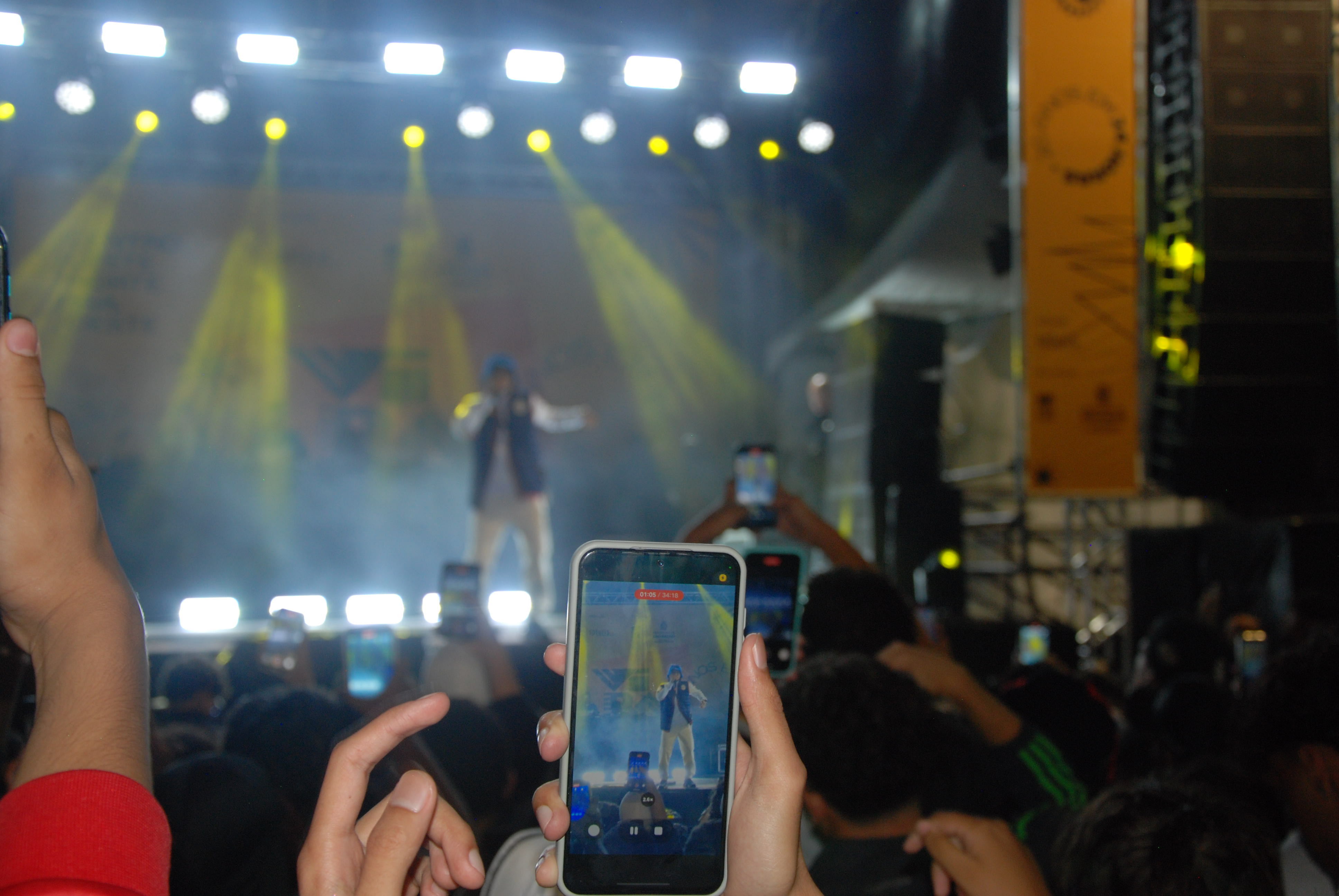 Show da cantor Kyan no palco Grajaú, dia 24/05. Foto: Marina Laurentino.