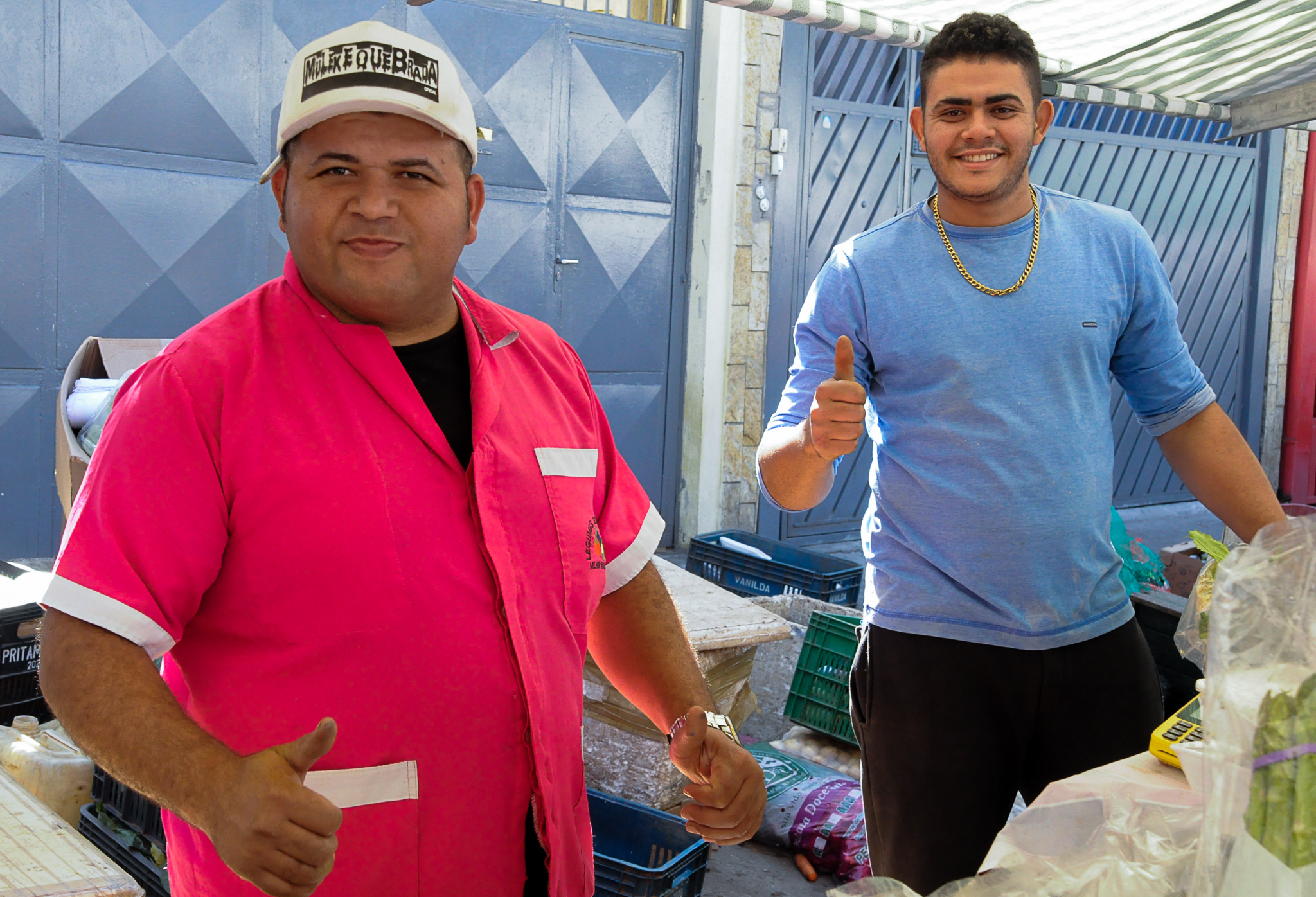 A dupla que move a feira da Zona Norte de São Paulo. 
