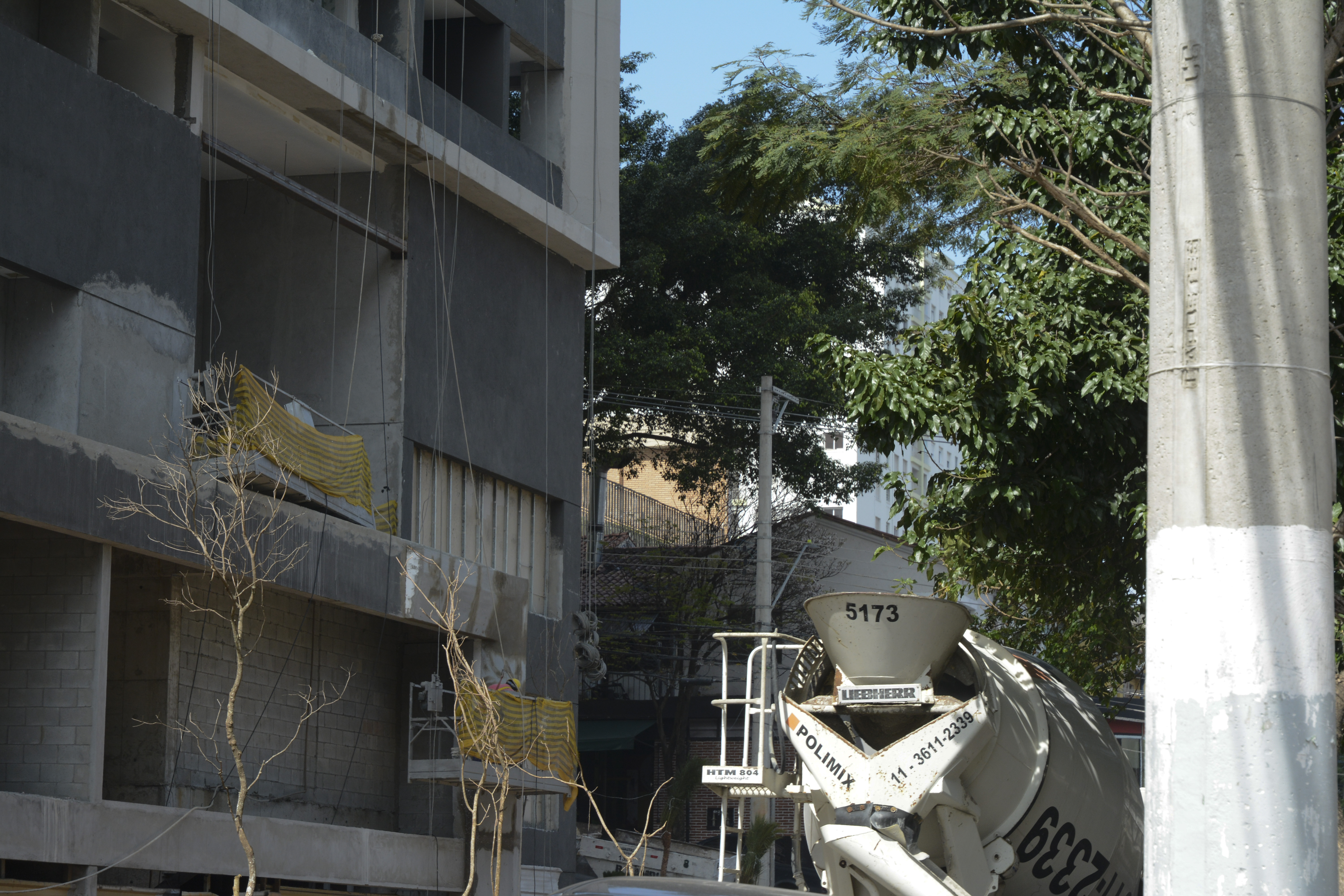 (Foto de construção de edifício residencial - Foto: Maria Luisa Lisboa)