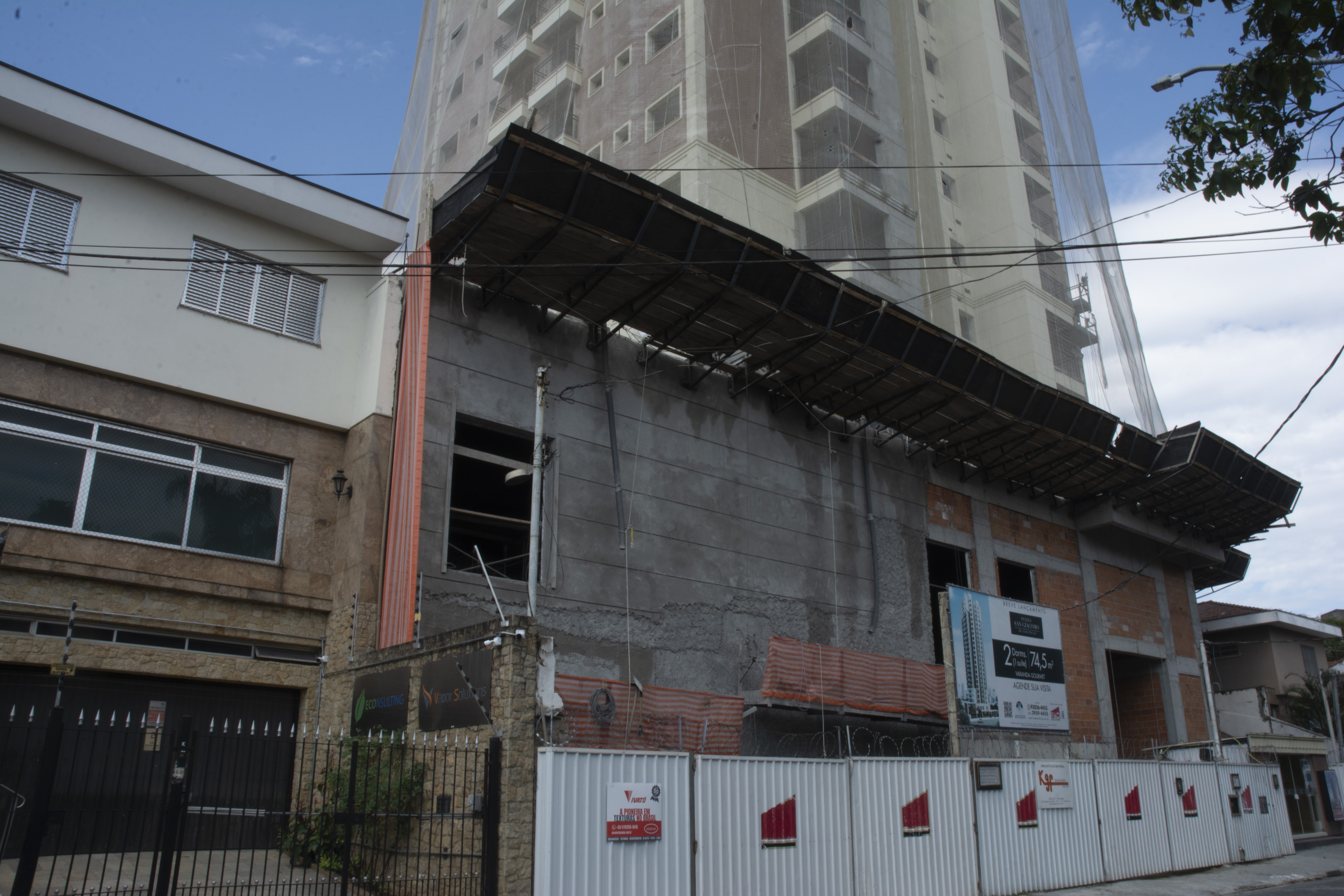 (Foto de construção de edifício residencial - Foto: Maria Luisa Lisboa)