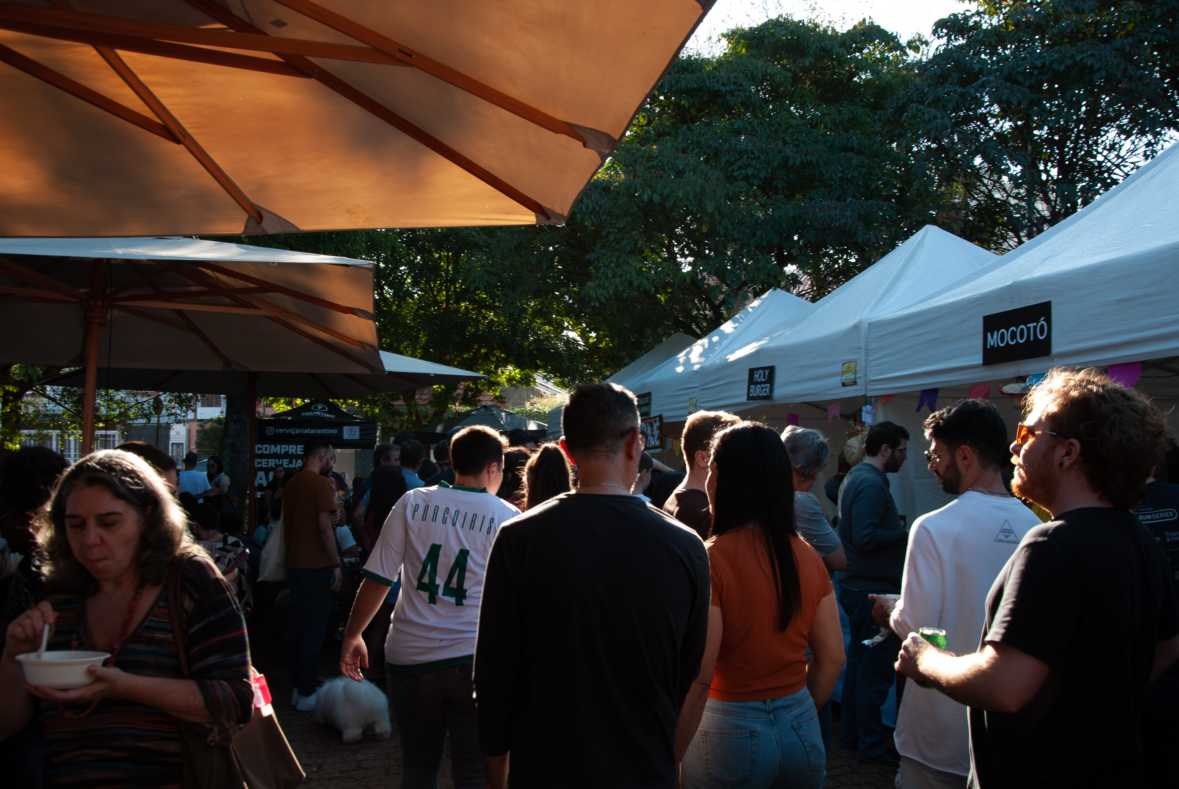 Área de restaurantes do evento Feira Sabor Nacional (Foto: Beatriz Yamamoto)