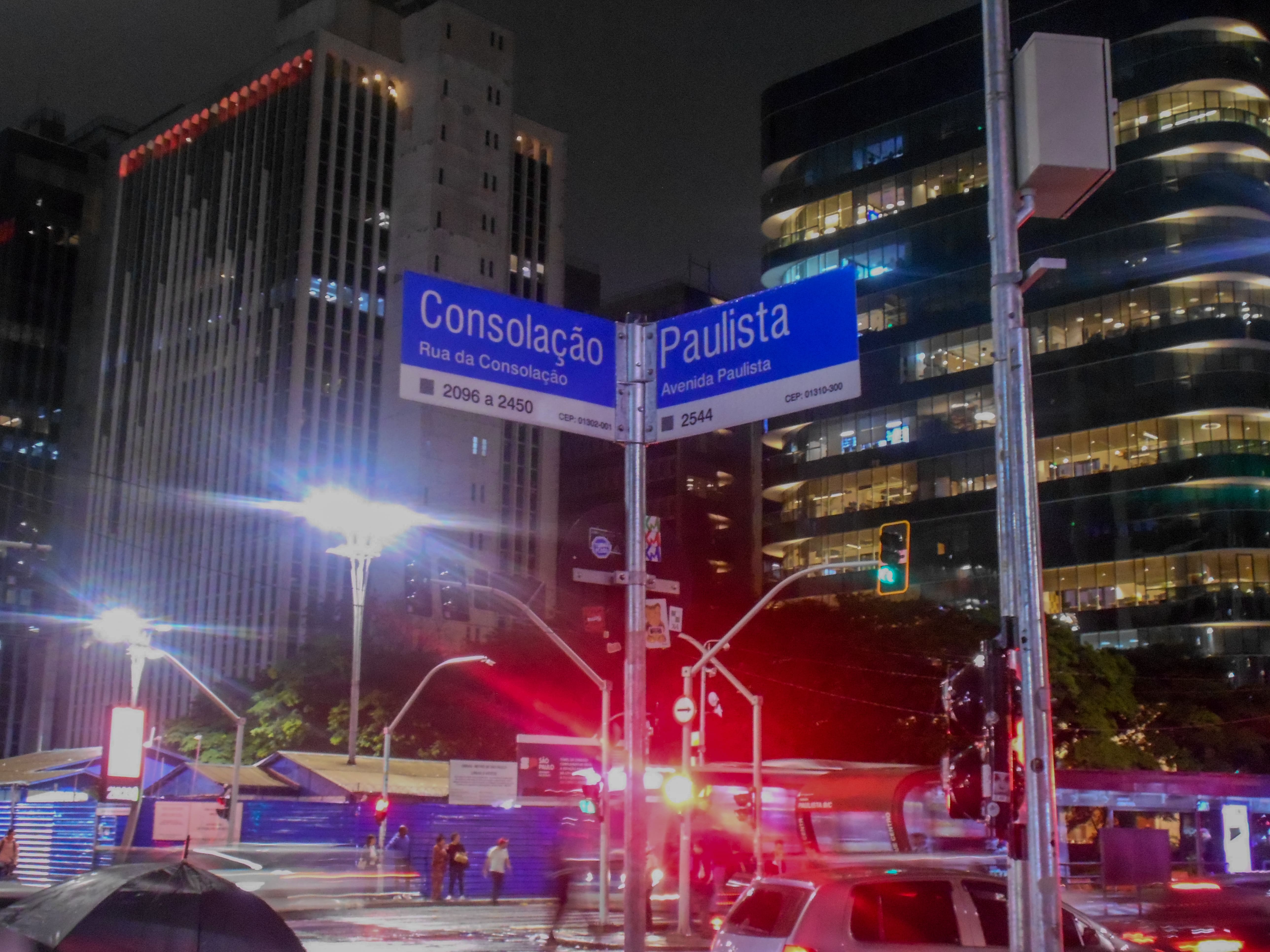 Placas - Rua da Consolação e Av. Paulista.