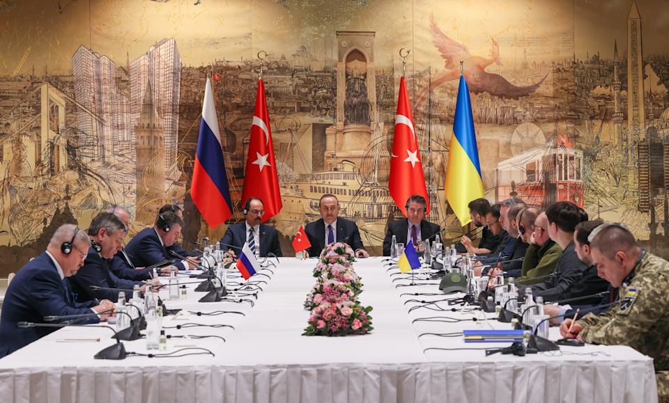 Ucrânia e Rússia discutem paz em reunião realizada na Turquia - Foto: Cem Ozdel/Anadolu Agency via Getty Image