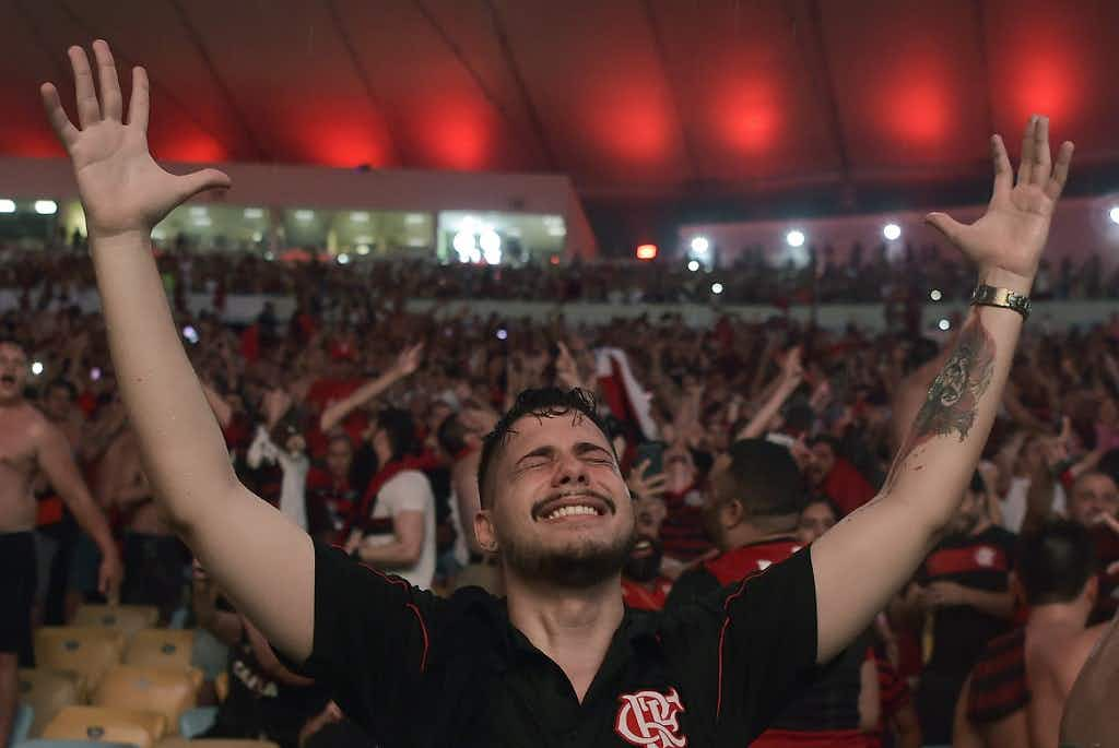 emoção torcida