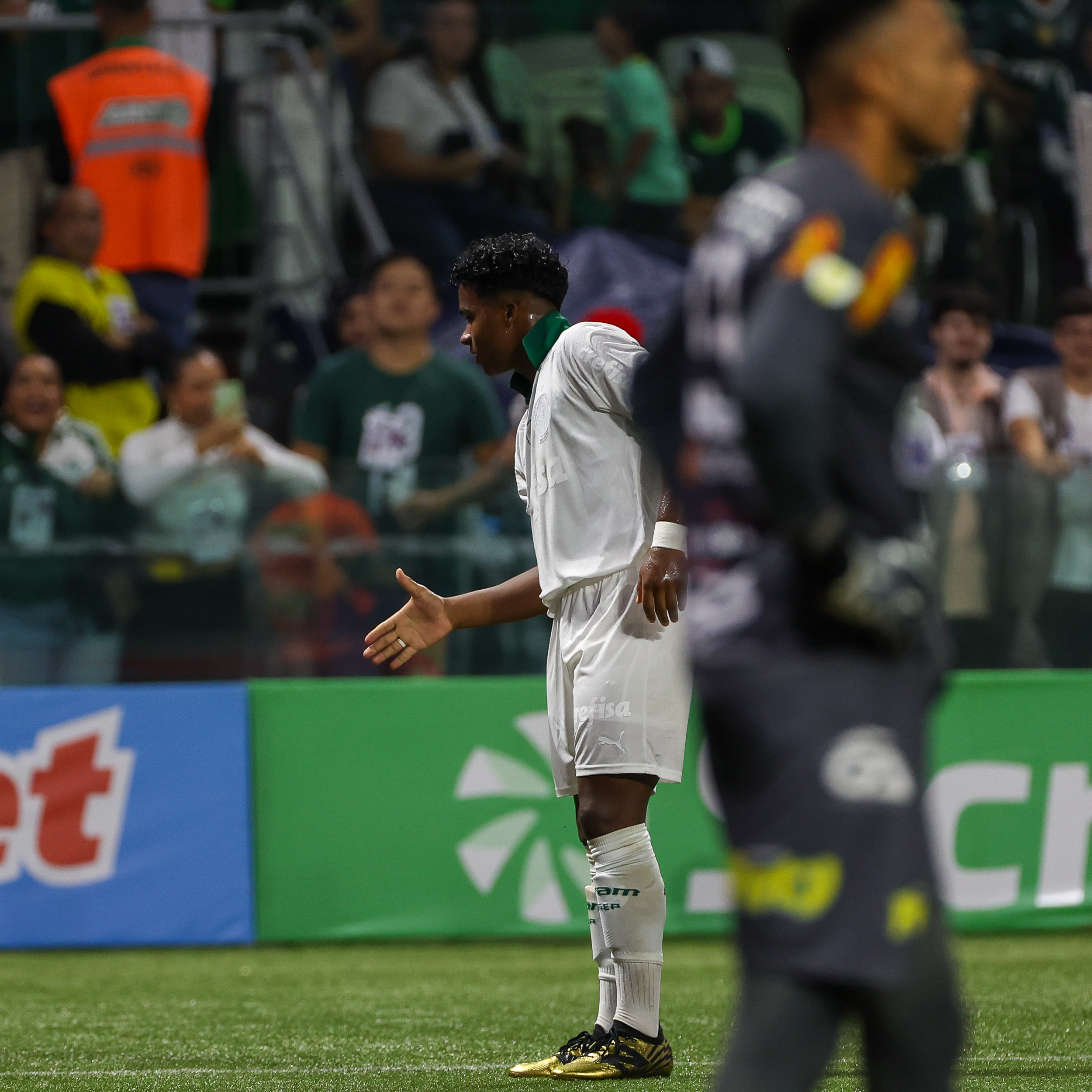 Endrick comemora o gol da classificação do Palmeiras