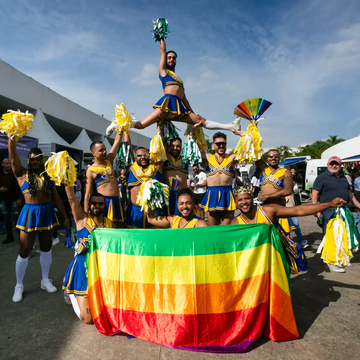 “As Cheers” grupo de cheerleaders totalmente masculino. Foto: Tata Barreto/Reprodução - Terra