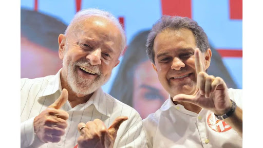 Evandro Leitão (PT) ao lado do atual presidente Lula em campanha eleitoral