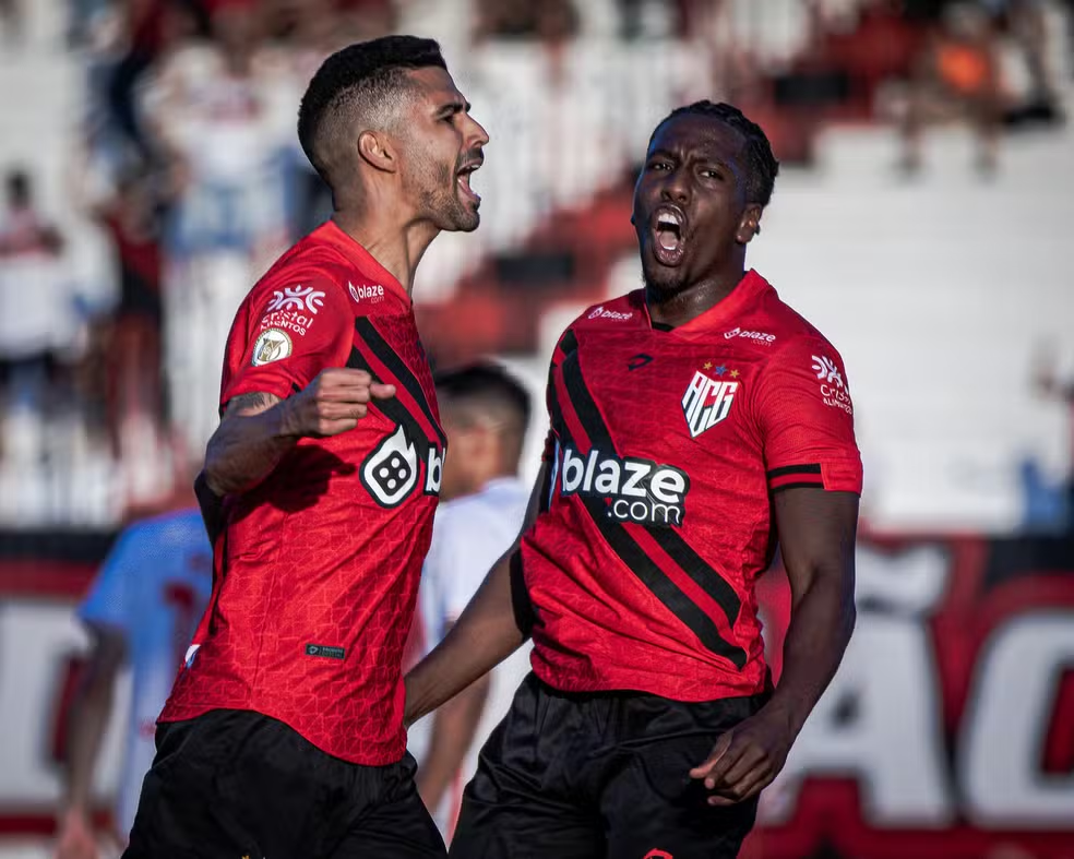 Jan Hurtado comemora seu gol com Jorginho - Foto: Ingryd Oliveira / ACG